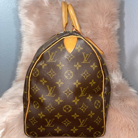 Louis Vuitton - Picture 11 of 16